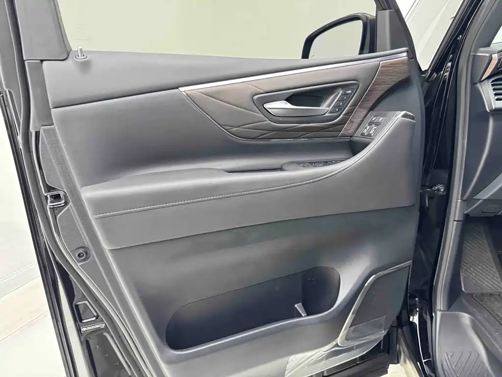 Toyota Vellfire 2025 — фото 17
