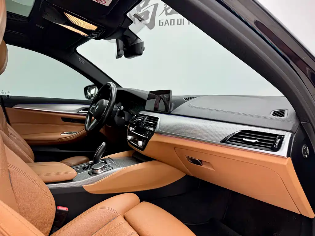 BMW 5 Series 2019 — фото 13