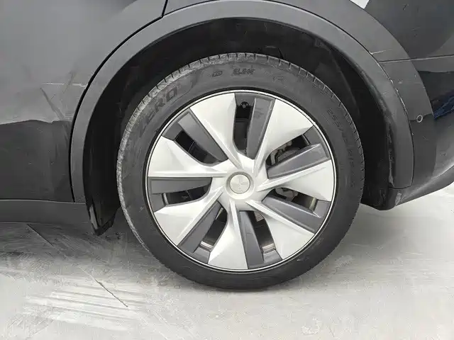 Tesla Model Y 2023 — фото 10