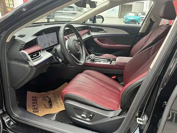 Hongqi H5 2025