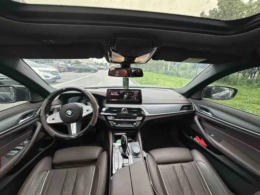 BMW 5 Series 2023 — фото 13