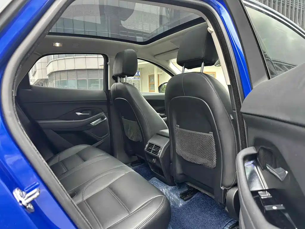 Jaguar E-PACE 2020 — фото 11