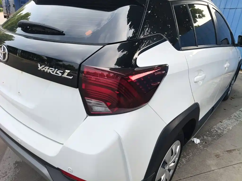 Toyota Yaris L 2022 — фото 8