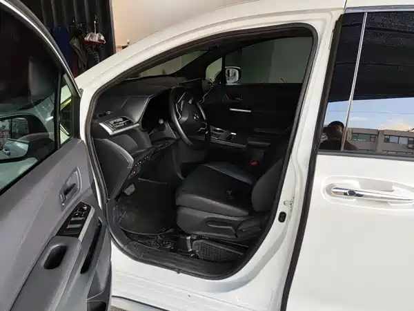 Toyota Granvia 2025