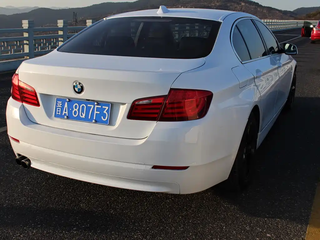 BMW 5 Series 2012 — фото 9