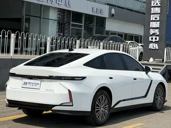 Lexus ES 2026