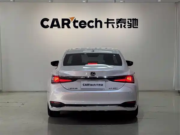 Lexus ES 2020