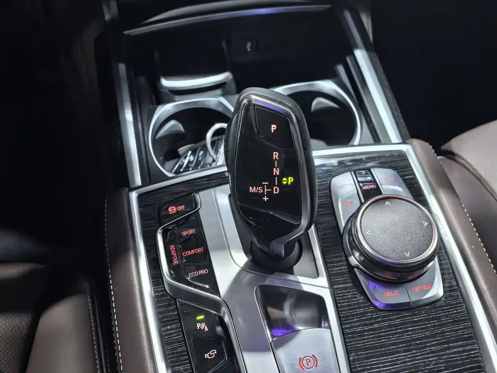 BMW 7 Series 2018 — фото 9