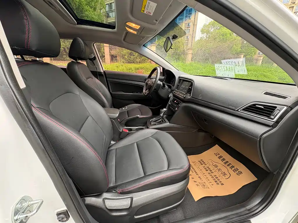 Hyundai Elantra 2018 — фото 15