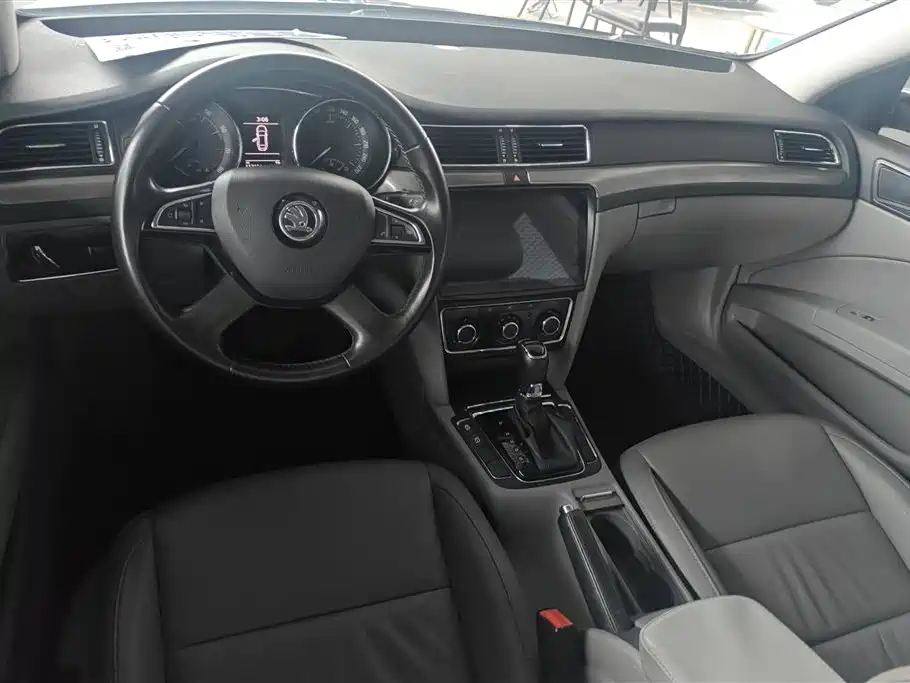 Skoda Superb 2014 — фото 12