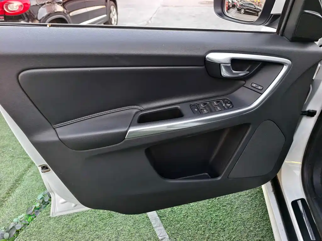 Volvo XC60 2015 — фото 10