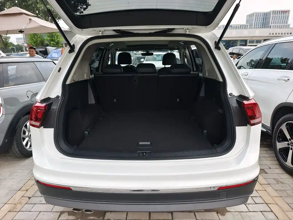 Volkswagen Tiguan L 2018 — фото 13