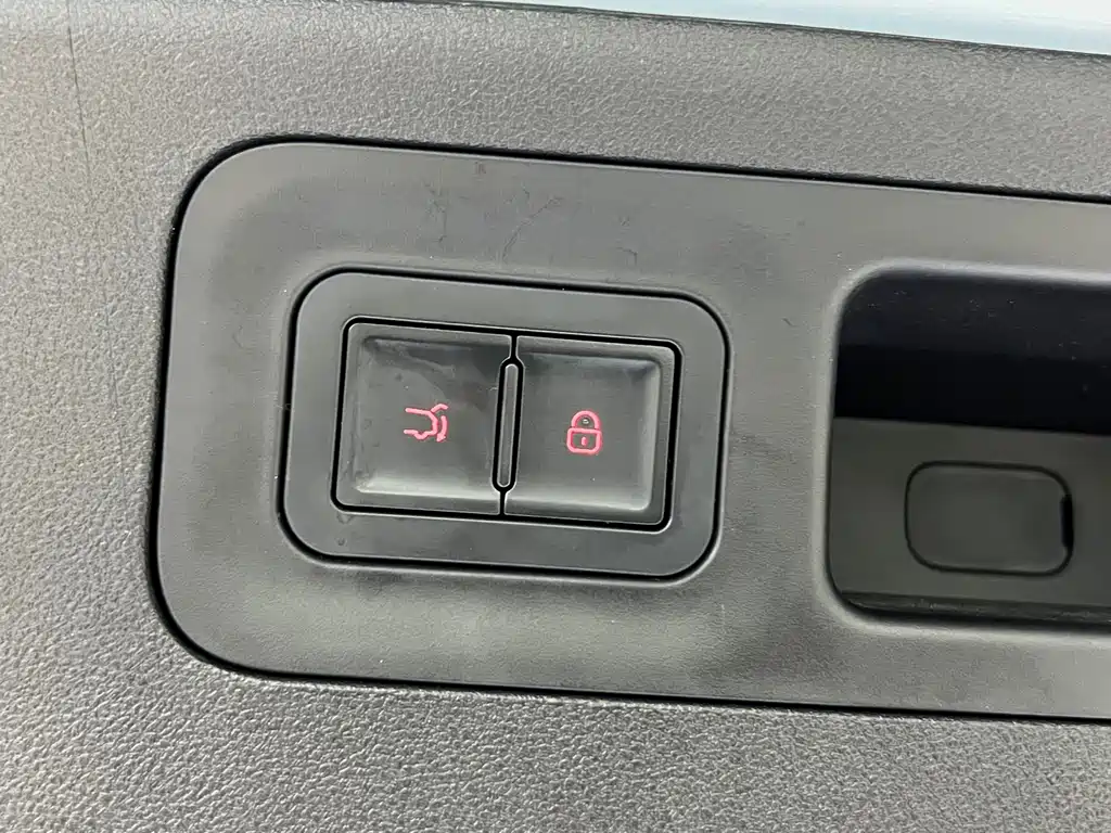 BYD L DM-i 2025 — фото 21