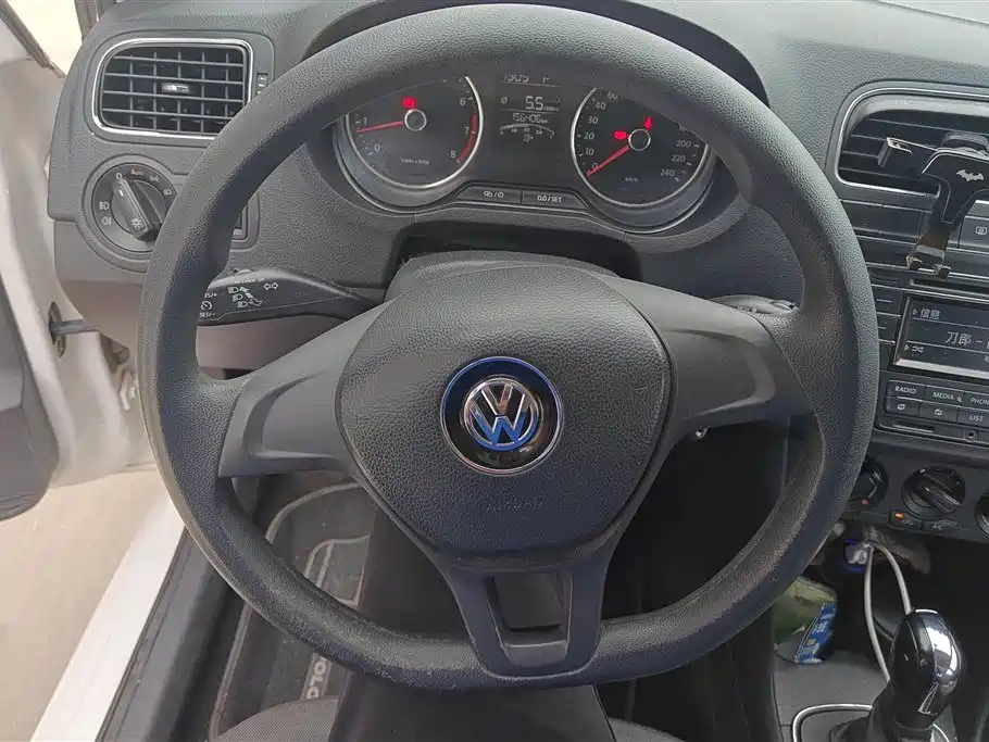 Volkswagen Polo 2016 — фото 15