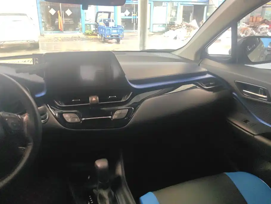 Toyota C-HR 2023 — фото 13