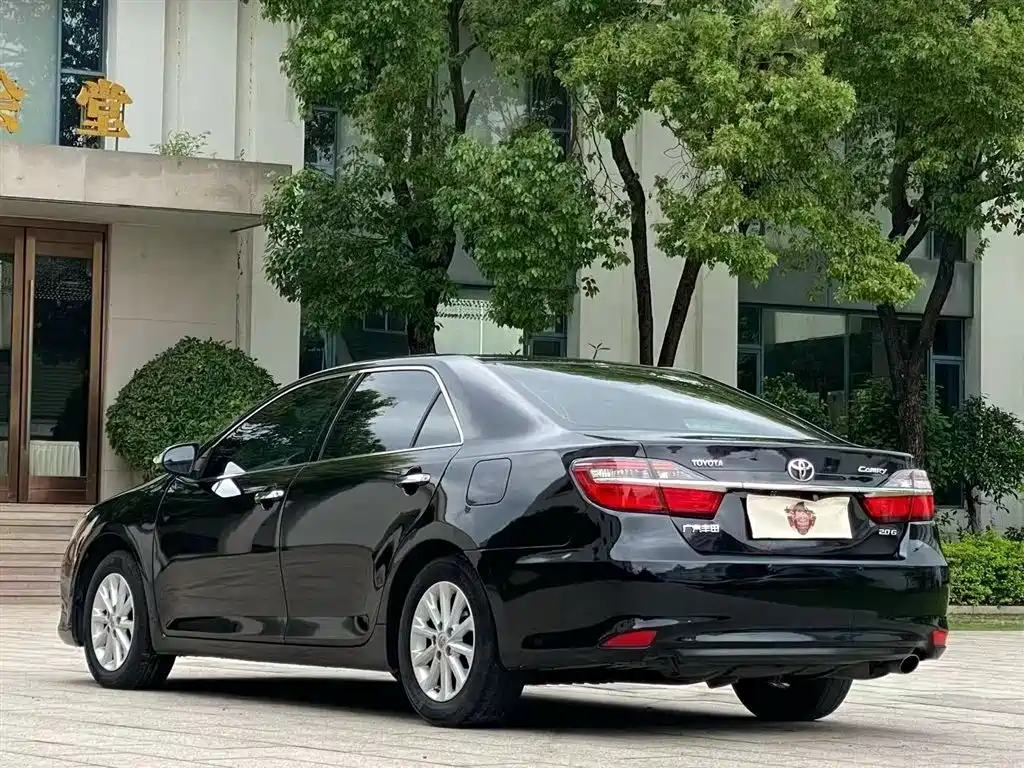 Toyota Camry 2016 — фото 7