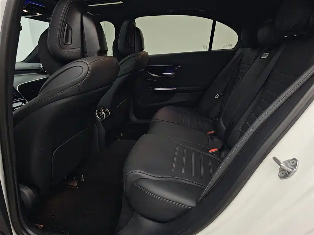 Mercedes-Benz C-Class 2023 — фото 11