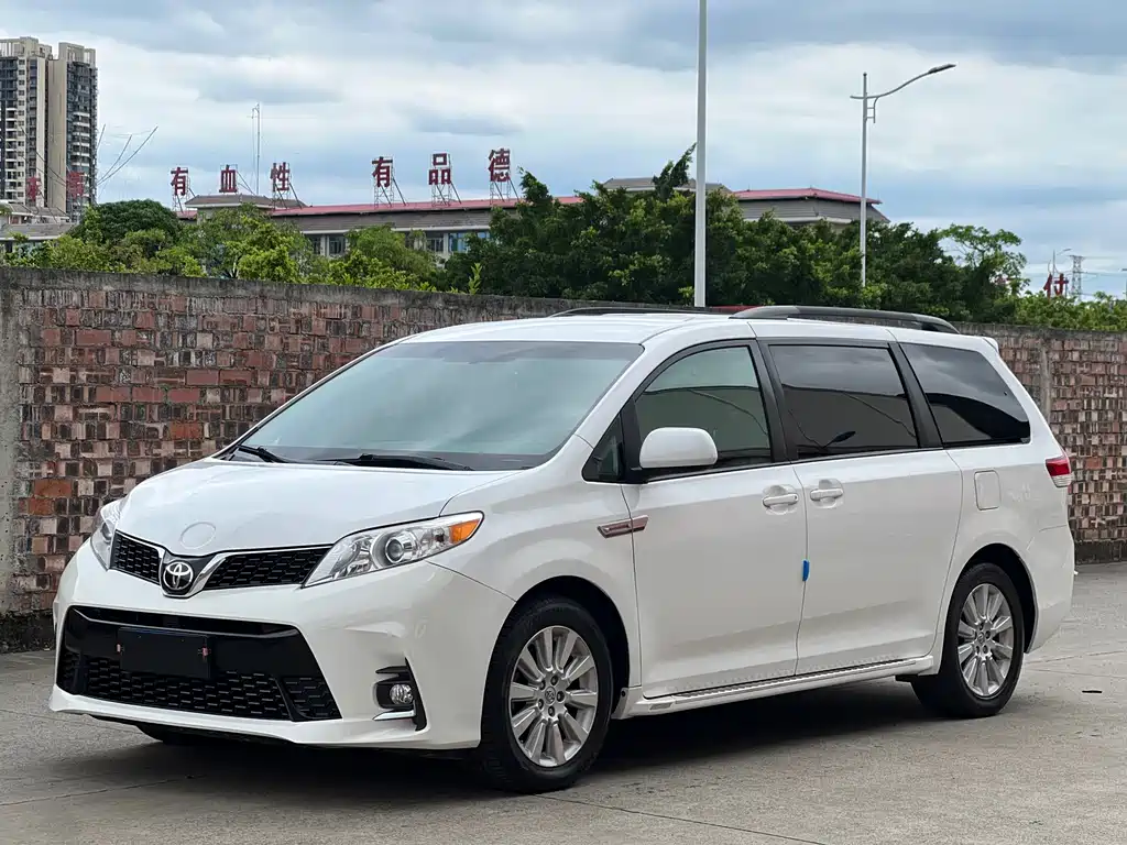 Toyota Sienna 2016