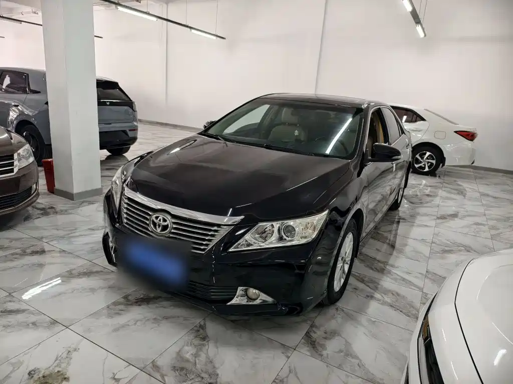 Toyota Camry 2014 — фото 1