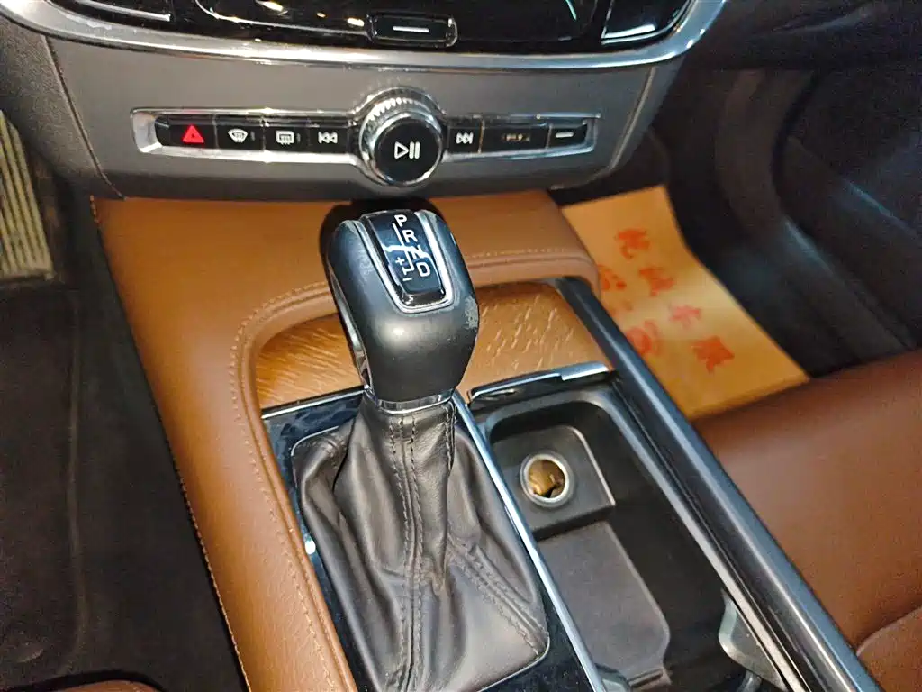 Volvo S90 2019 — фото 10