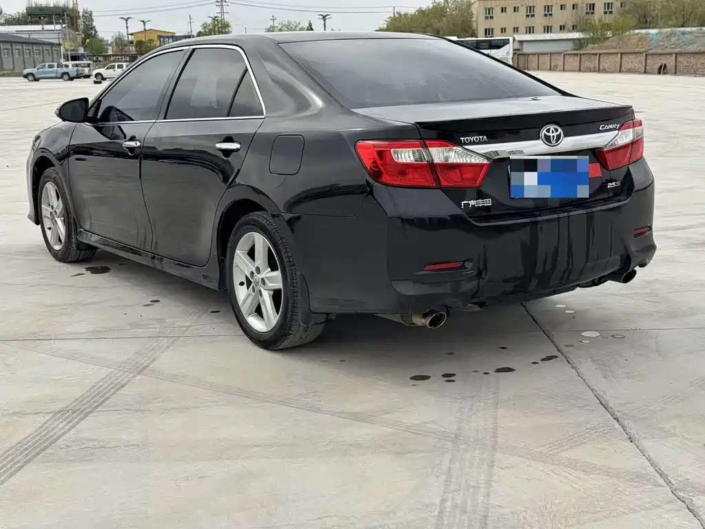 Toyota Camry 2015 — фото 9