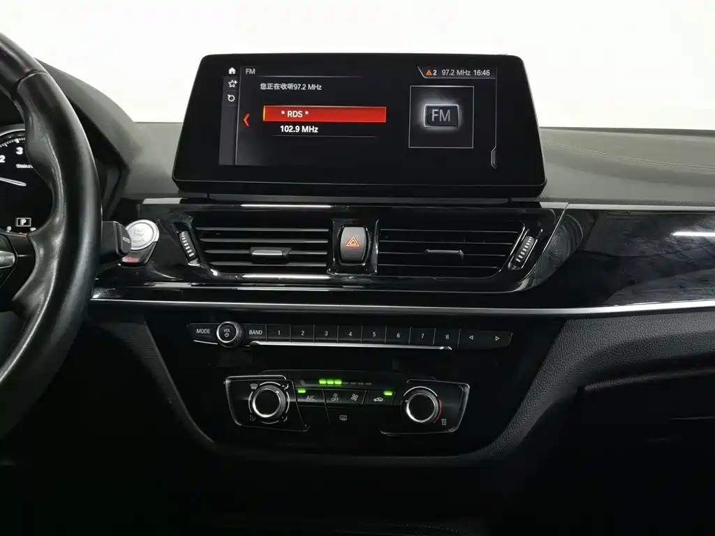 BMW 1 Series 2021 — фото 12