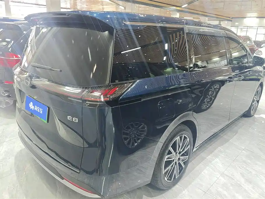 GAC Motor E8 PHEV 2024 — фото 3