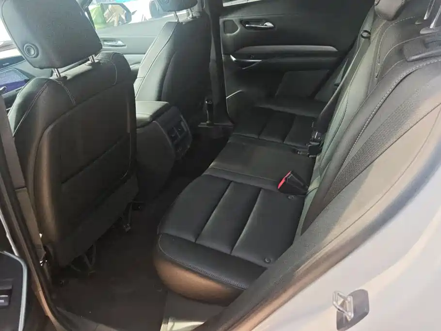 Cadillac XT4 2019 — фото 11