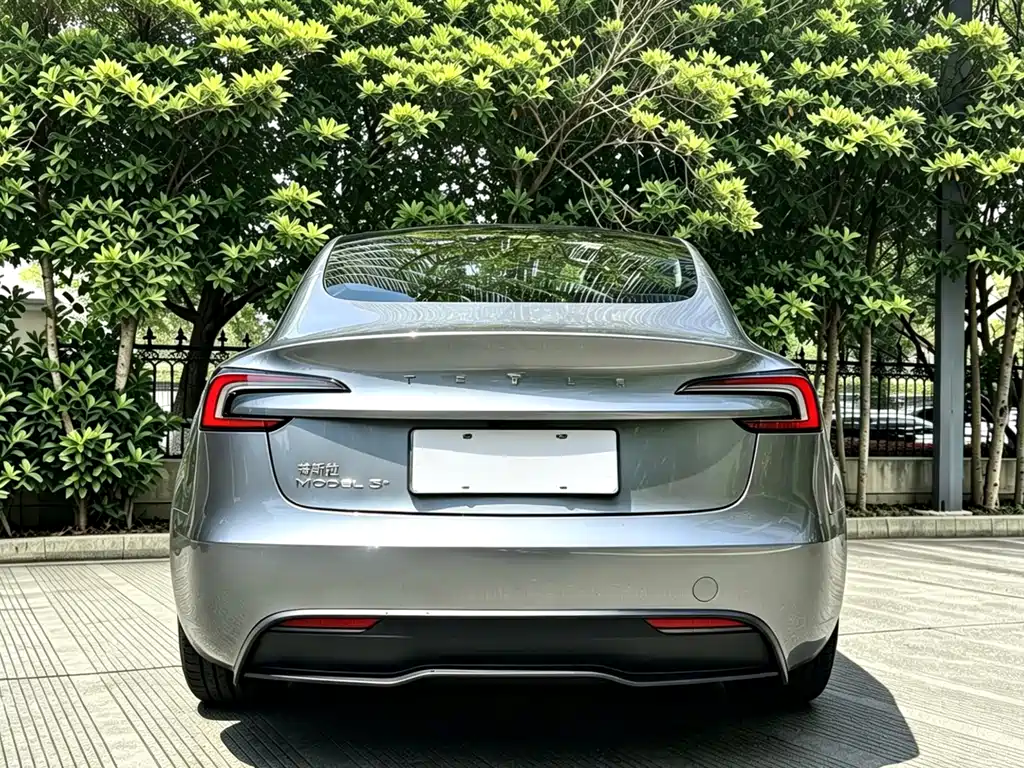 Tesla Model 3 2025 — фото 12
