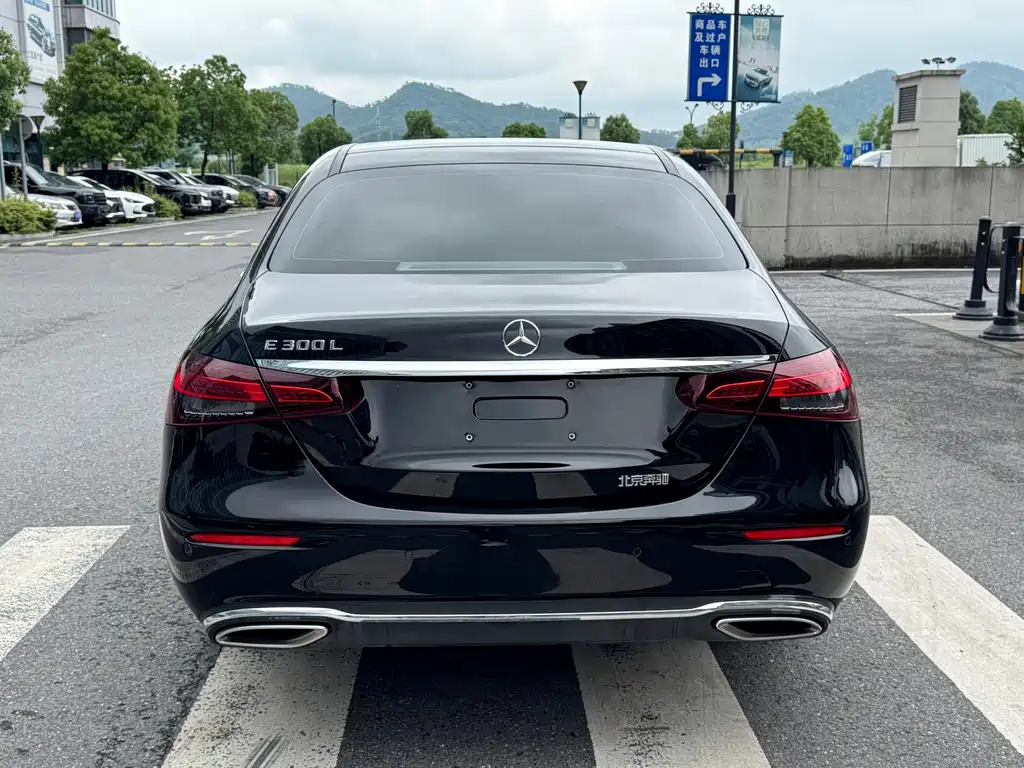 Mercedes-Benz E-Class 2023 — фото 4