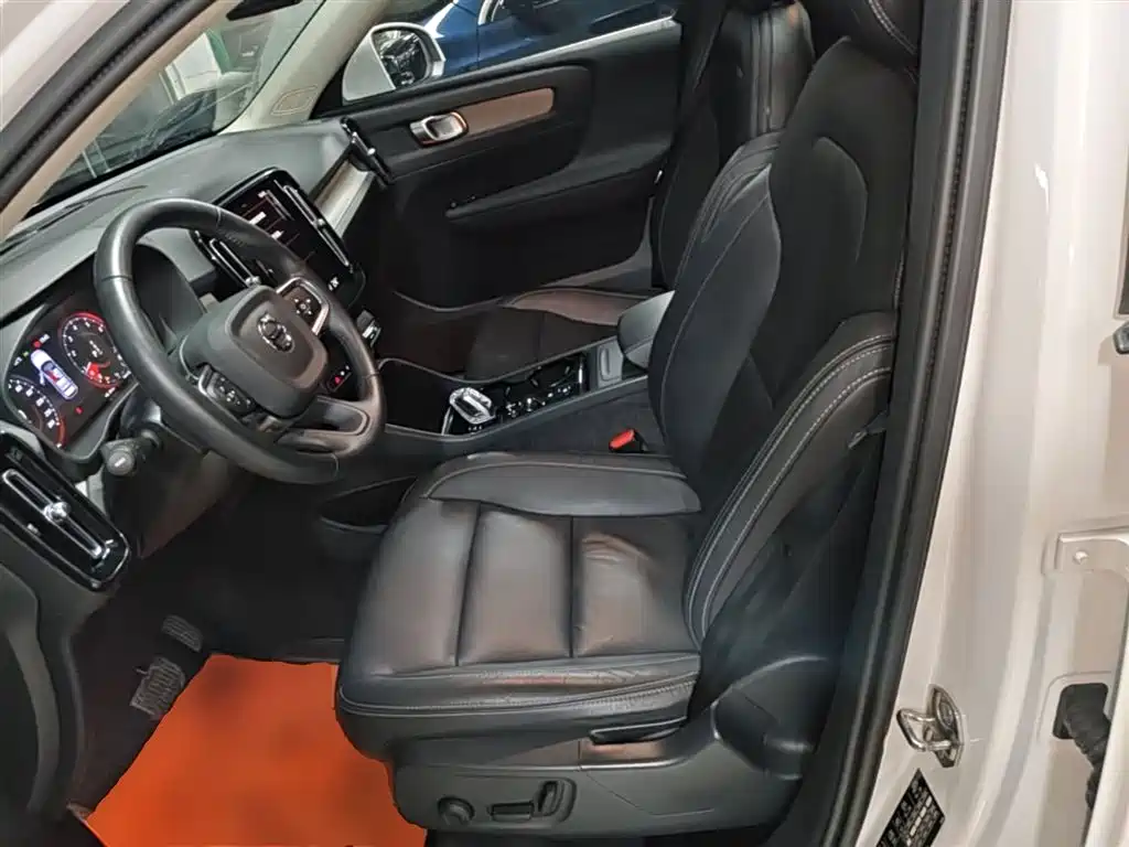 Volvo XC40 2021 — фото 15
