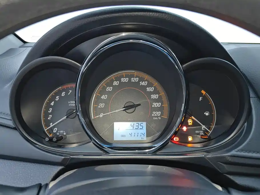 Toyota Yaris L 2021 — фото 14