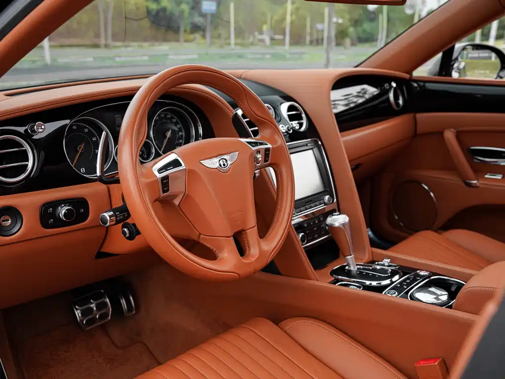 Bentley Flying Spur 2018 — фото 16