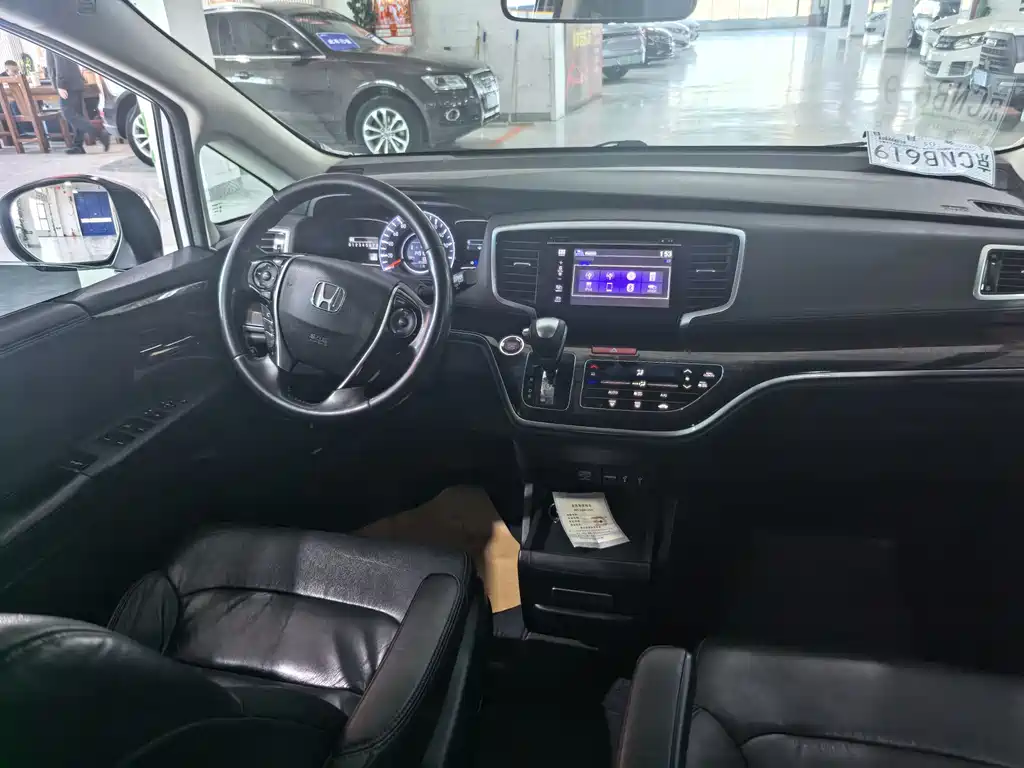 Honda Odyssey 2017 — фото 6