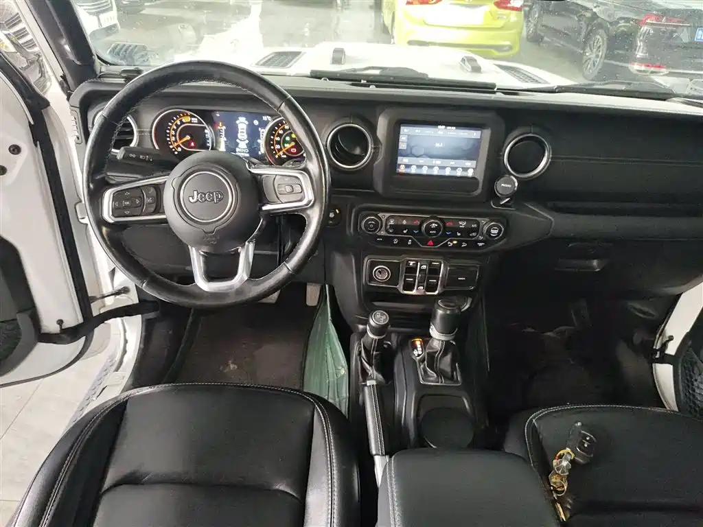 Jeep Wrangler 2020 — фото 10
