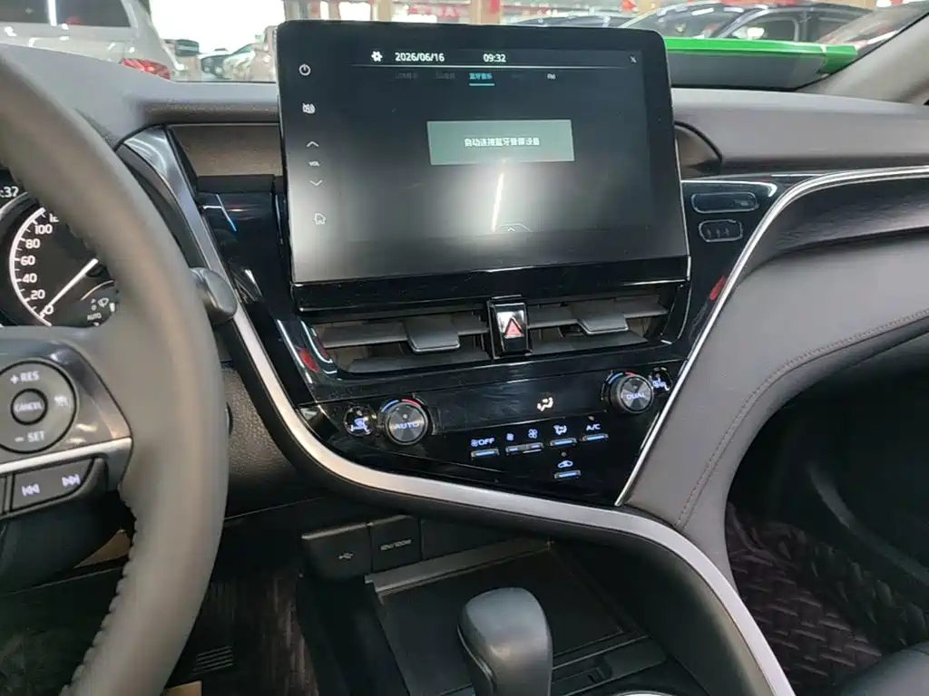 Toyota Camry 2021 — фото 13