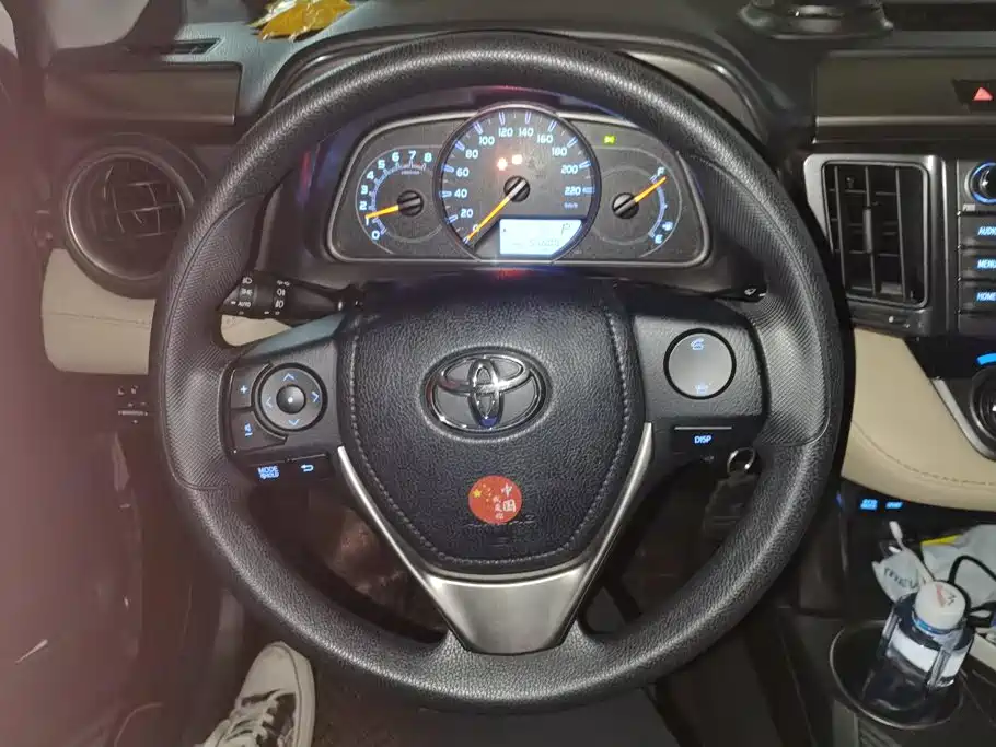 Toyota RAV4 2016 — фото 15