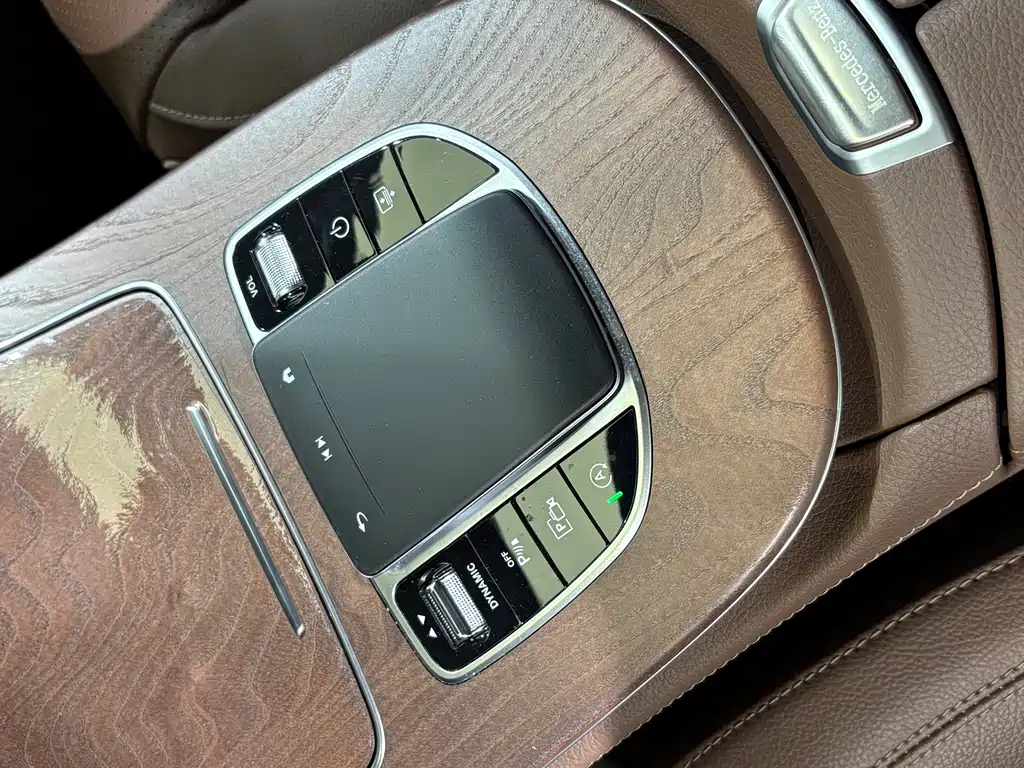 Mercedes-Benz E-Class 2023 — фото 13