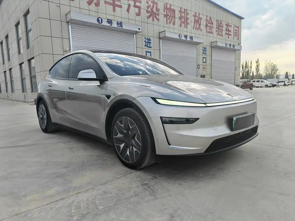 Tesla Model Y L 2026 — фото 3