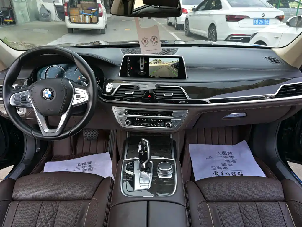 BMW 7 Series 2016 — фото 16