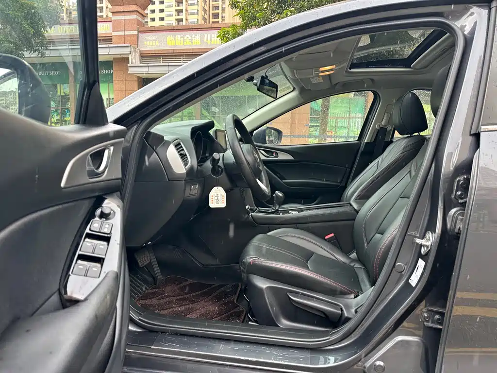 Mazda 3 Axela 2019 — фото 11