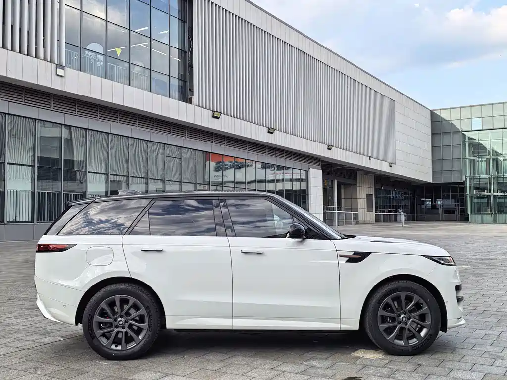 Land Rover Range Rover Sport 2023 — фото 17