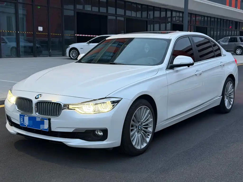 BMW 3 Series 2018 — фото 1