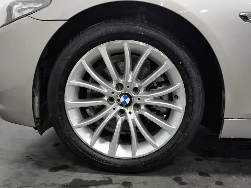 BMW 5 Series 2015 — фото 17