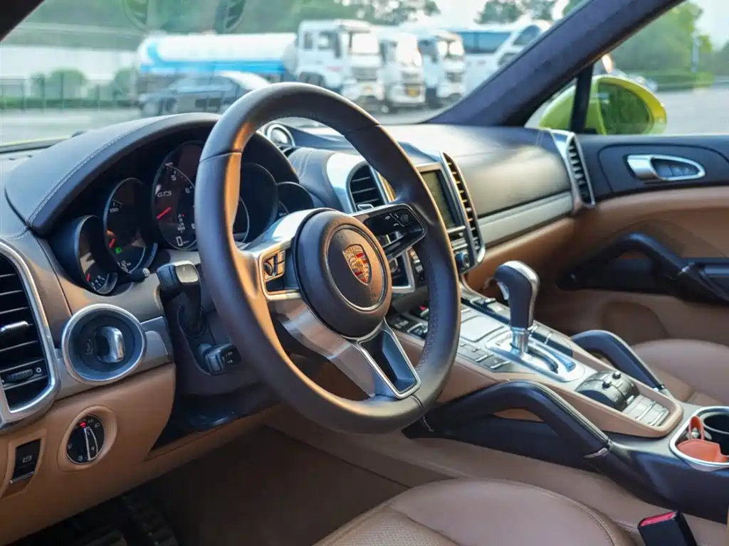 Porsche Cayenne 2017 — фото 10