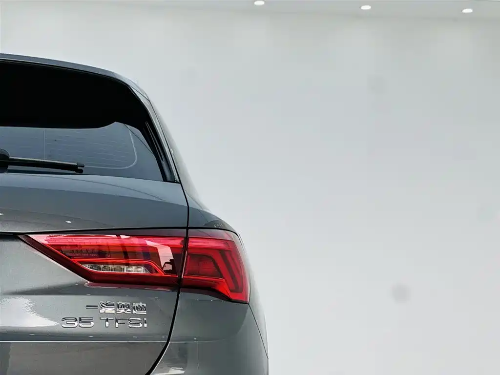 Audi Q3 2021 — фото 11