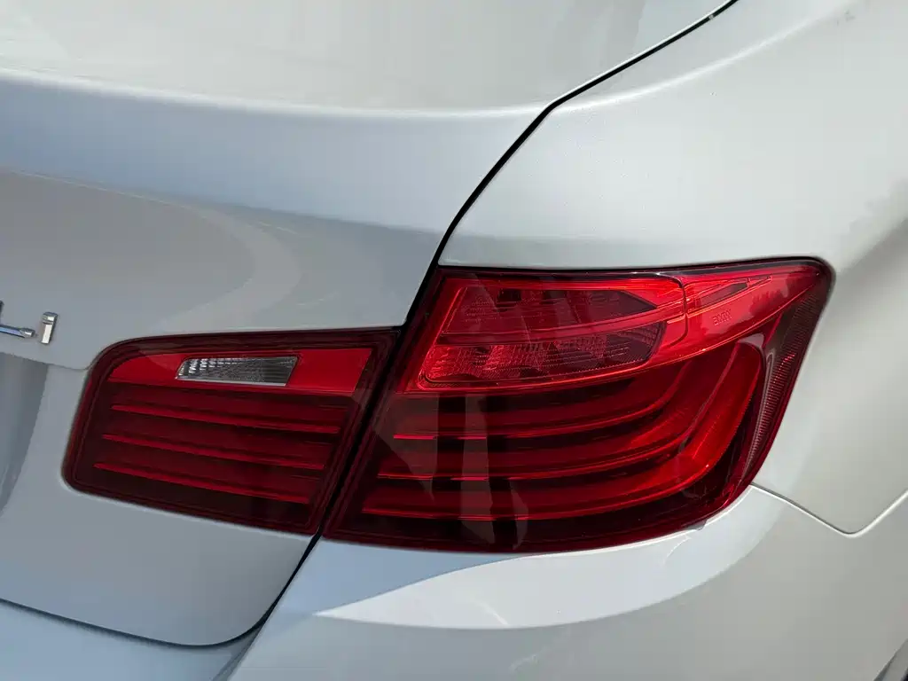 BMW 5 Series 2017 — фото 26