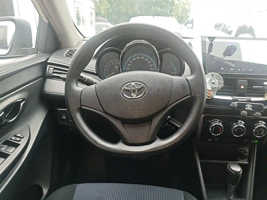 Toyota Yaris L 2019 — фото 11