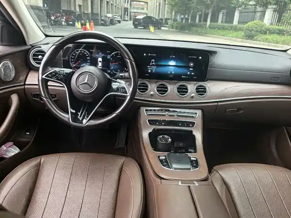 Mercedes-Benz E-Class 2022
