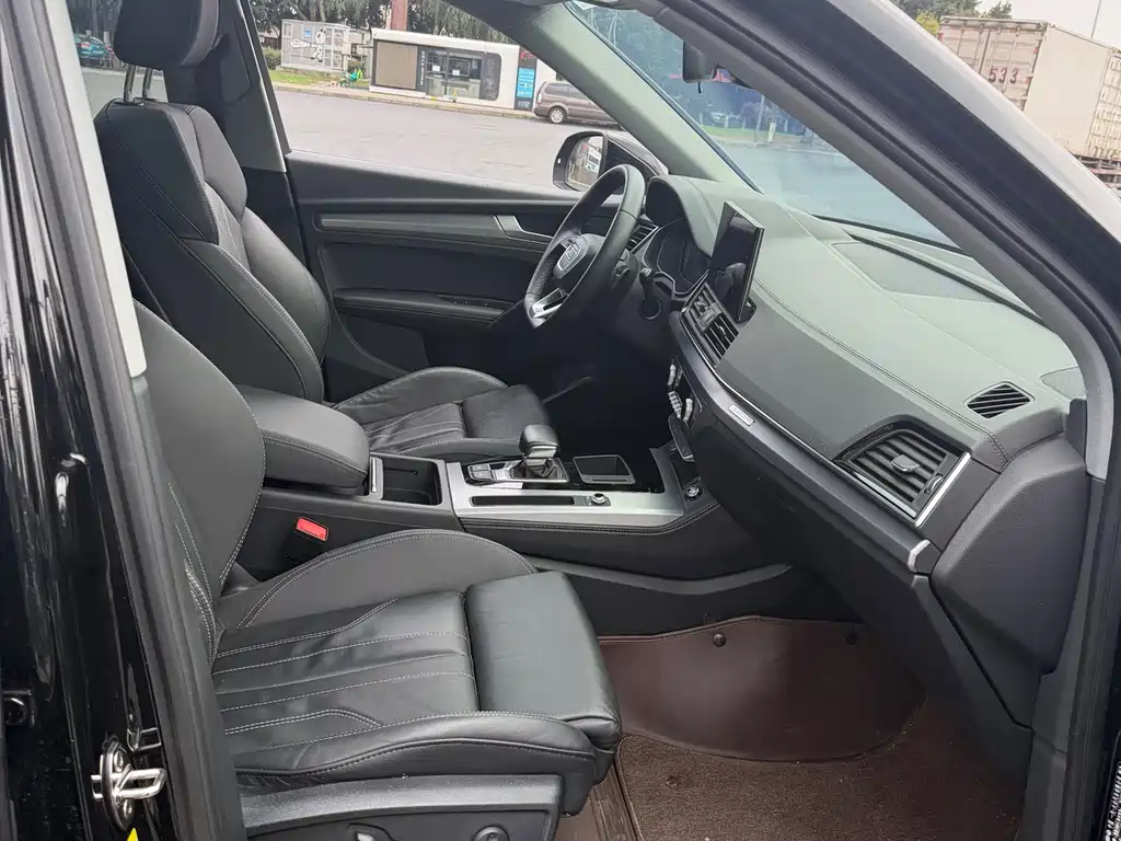 Audi Q5L 2023 — фото 8